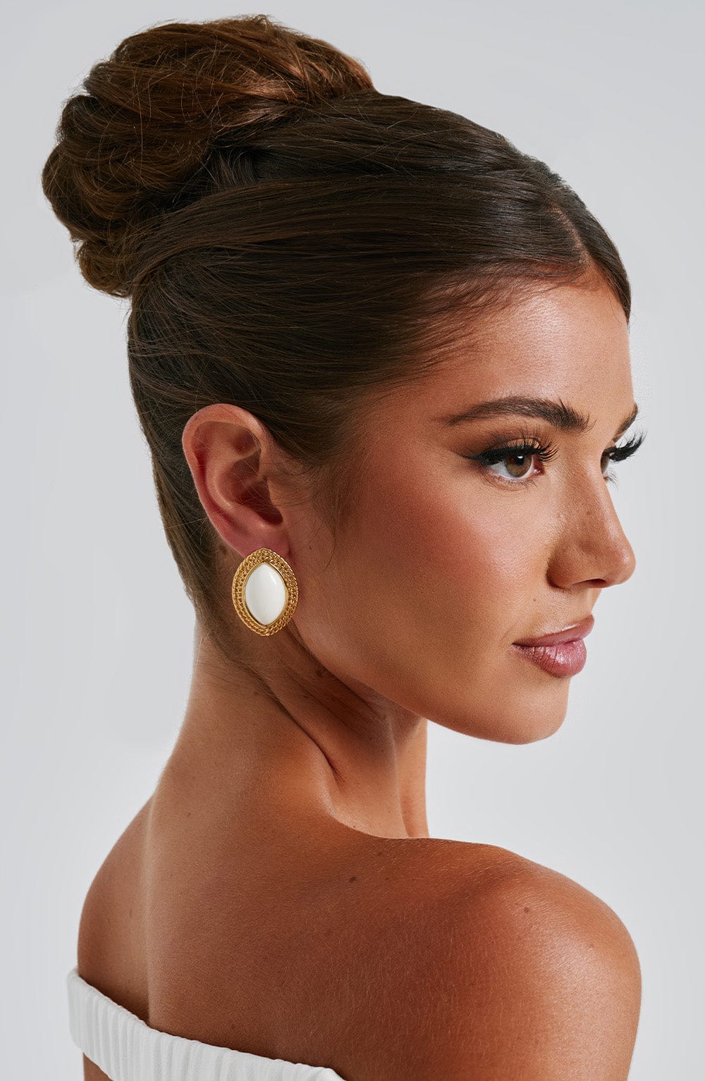 Aura Elegant Ellipse Stud Earrings - Ivory/Gold